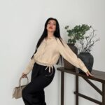قميص نسائي أنيق بخصر قابل للتعديل وأكمام طويلة